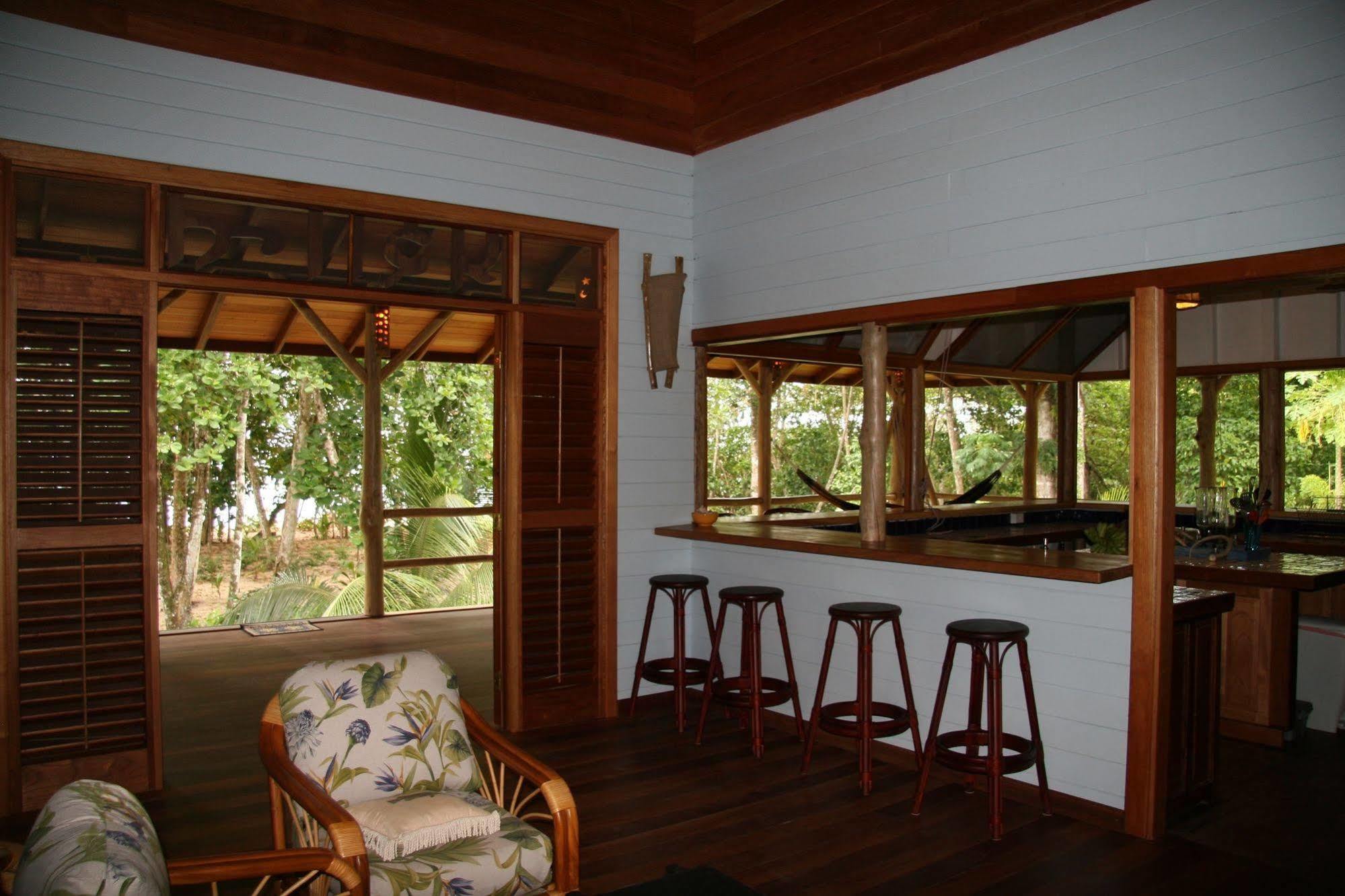 Bluff Beach Retreat Bocas Town Kültér fotó